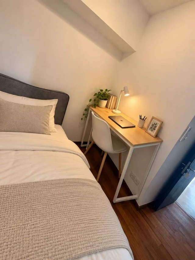 Compact bedroom and study corner
