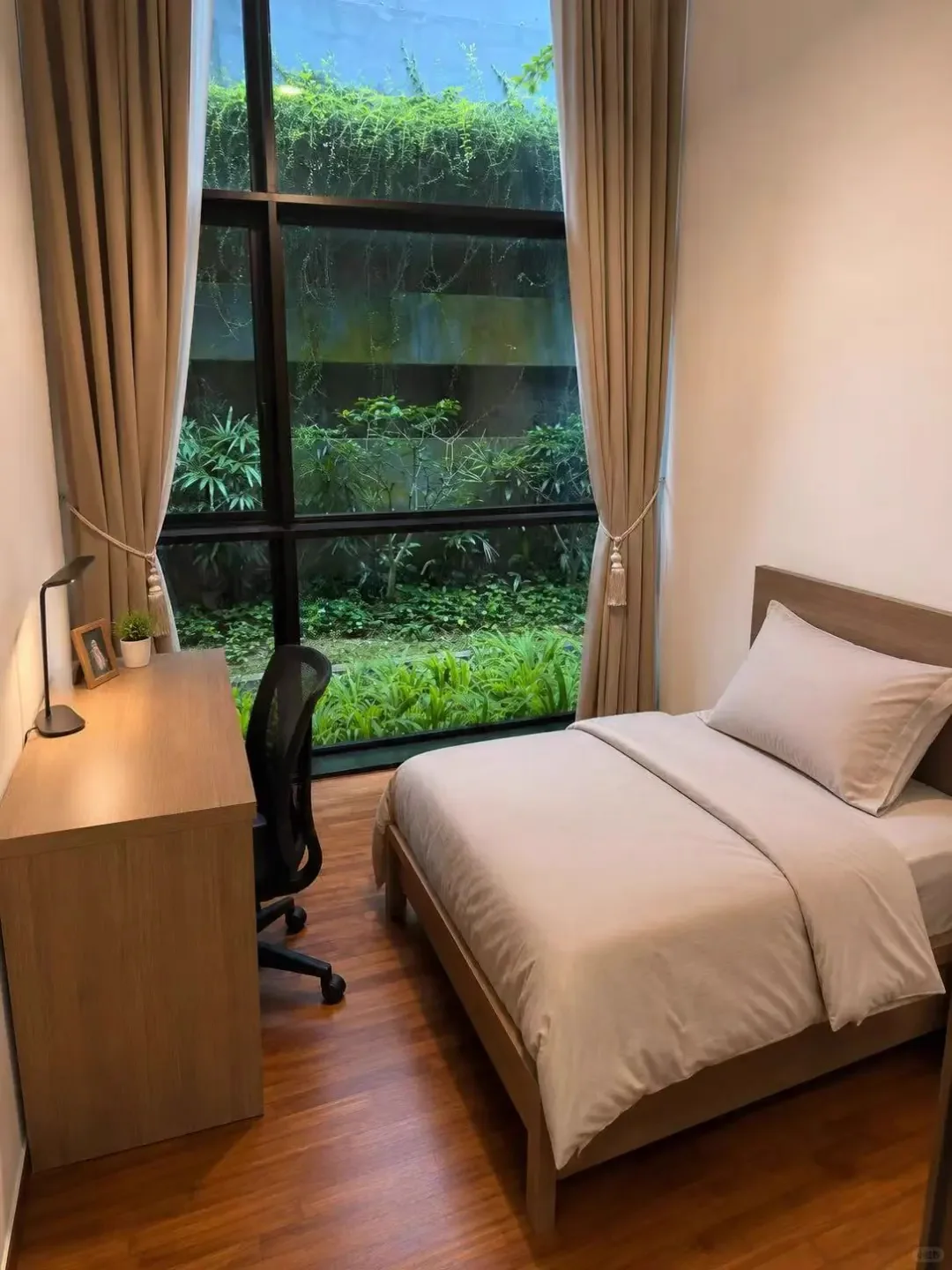 Single room with a study desk and garden view